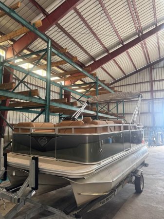 Used 2024 Avalon Pontoon Venture 17 Tritoon Power Boat for sale